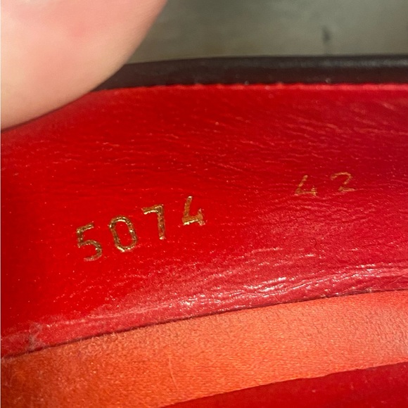 DOLCE & GABBANA Leather Stilettos w/ Gold Name Plate - Picture 7 of 11